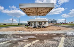 200 E Second Street, Duke, OK 73532