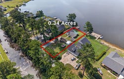 454 Island Dr, Douglas, GA 31535