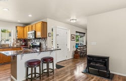 286 N 6th St, Creswell, OR 97426