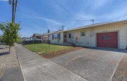 2019 E St, Springfield, OR 97477