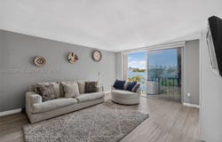 800 West Ave, Miami Beach, FL 33139