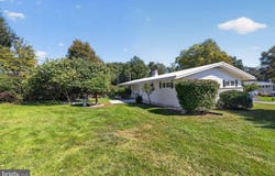 16 BITTERSWEET Drive, HAGERSTOWN, MD 21740