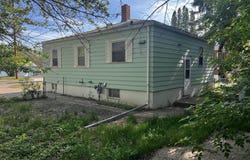 808 6TH AVE, Minot, ND 58703