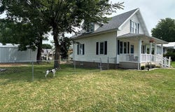 205 E MONROE, Owensville, MO 65066