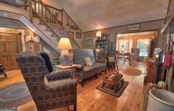 31 Creekside Lane, Clayton, GA 30525
