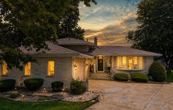 526 Cedar Court, Munster, IN 46321