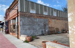 720 S Main, Calvert, TX 77837