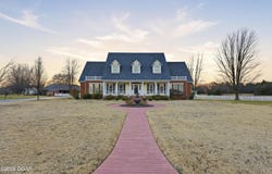 2012 Beau Drive, Carthage, MO 64836