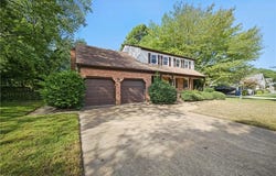 5 Bennett Farm Rd, Poquoson, VA 23662
