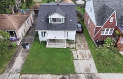 1125 E Hayes Avenue, Hazel Park, MI 48030