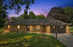 109 W Aven, Nixa, MO 65714