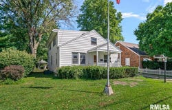 2619 E Keys Avenue, Grandview, IL 62702