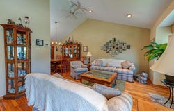 10 Meredith Drive, Greenlawn, NY 11740
