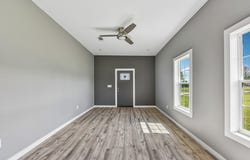 507 W 1st St, Flatonia, TX 78941