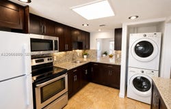 1720 W 75th St, Hialeah, FL 33014