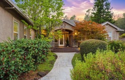 15553 Mountain Shadows Drive, Redding, CA 96001