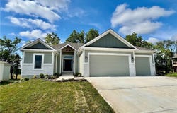 528 Skyview Lane, Liberty, MO 64068