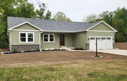 11102 N Dogleg Dr E, Syracuse, IN 46567