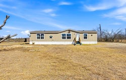 393 W CR 5719, Devine, TX 78016