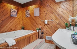 10 Lennon Circle, Lake Harmony, PA 18624