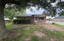 902 E Market Street, Diamond, MO 64840