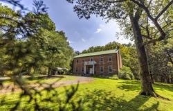 16 Navy Drive, Murray, KY 42071
