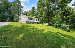 175 Henderson Lane, Jacksboro, TN 37757