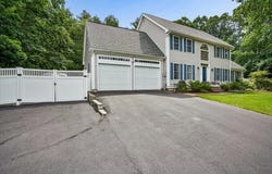 6 Sterling Dr, Londonderry, NH 03053