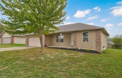 114 Spruce Avenue, Clever, MO 65631
