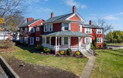 1004 E BEVERLEY ST, STAUNTON, VA 24401