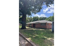 205 N E St, Blackwell, OK 74631