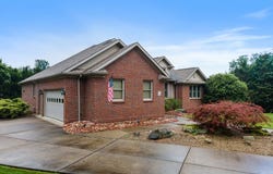 11 Azalea Ct, Wheeling, WV 26003