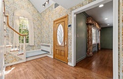 2 Hickory Hill, Roslyn, NY 11576