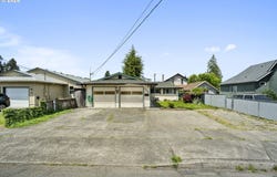 160 W BERKELEY St, Gladstone, OR 97027