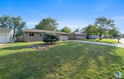 813 E Elm St, Harrisburg, SD 57032