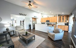25 ABRAMS Drive, FLORENCE, NJ 08518