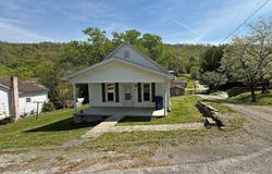 608 Wright St, Jellico, TN 37762