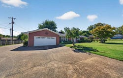 3956 Locust Hill Dr, Owensboro, KY 42303