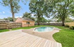 8406 Pine Falls Dr, Houston, TX 77095