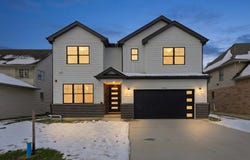 926 E Crest Avenue, Addison, IL 60101