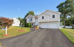5 Ivy Cir, Randolph, MA 02368