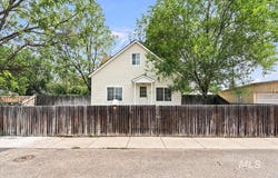 212 NE 2nd St, Meridian, ID 83642