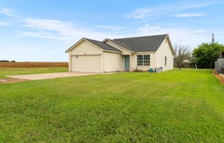 407 E Pietzsch St, Bartlett, TX 76511