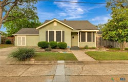 1702 N Vine Street, Victoria, TX 77901