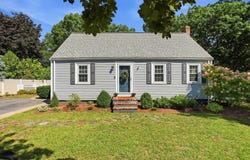 60 Bellflower Rd, Billerica, MA 01821