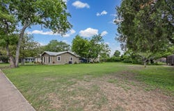 1209 Barbara Dr, San Marcos, TX 78666