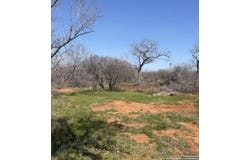 260 County Road 2662, Moore, TX 78057
