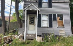 23 Island Ave, Quincy, MA 02169