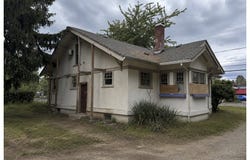 21260 SE STARK St, Gresham, OR 97030