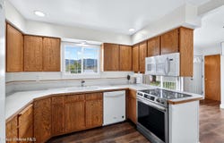 16 E Lincoln Ave, Priest River, ID 83856